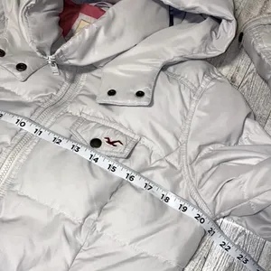 Hollister Down & Feather Fill Puffer Hooded Jacket Size Large thumbnail 4