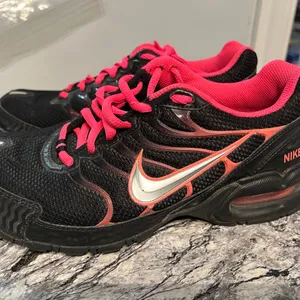 Nike Women's Black and Pink Athletic Shoes thumbnail 6