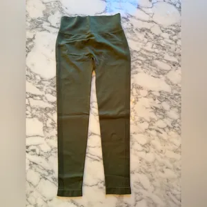 NWOT Seamless Flow High Waisted Butt Lifting Leggings Winter Moss Sz S thumbnail 3