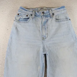 Abercrombie Fitch Curve Love 90s Straight Ultra High Rise Light Wash Jeans 26/2S thumbnail 3