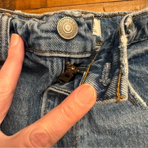 ABERCROMBIE‎ Mom High-Waist Denim Shorts thumbnail 4