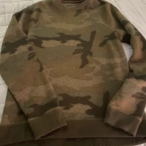Abercrombie & Fitch Women’s Camo sweatshirt Women’s Medium thumbnail 1