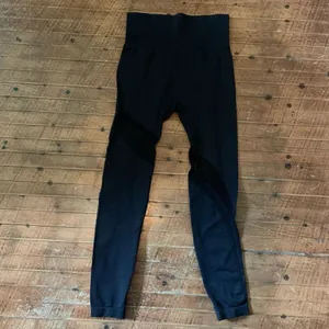 Zyia black cutaway high rise perforated XS high impact leggings thumbnail 3
