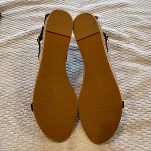 Ellen Tracy Dane Wedge Sandals Women 8.5 Black Patent T-Strap Cork Low Heel Chic thumbnail 6