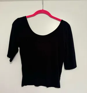 Half sleeve black top Size M thumbnail 2