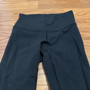 Wonder under lululemon leggings thumbnail 2