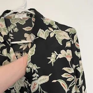 MAURICES Atwood Pleated Floral Blouse Black Cream Beige Long Sleeve Work Office thumbnail 5