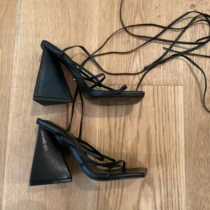 Revolve - Raye Darryl Leather Wrap Trapezoidal Heels in Black thumbnail 2