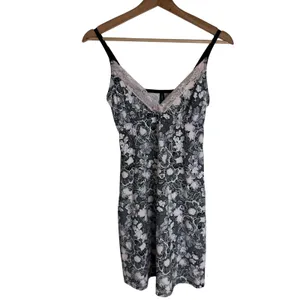 Laura Ashley Women's Pajamas Floral Lace Trim Robe and Chemise Set Size M thumbnail 2