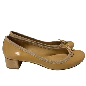 Tory Burch Chelsea Camellia Pump Tan Nude Patent Leather Low Heel Logo Size 7.5 thumbnail 3