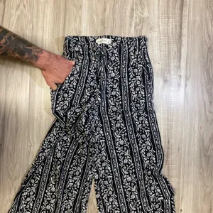 Abercrombie & Fitch Bohemian Floral Pattern Flare Leg - 0 thumbnail 8