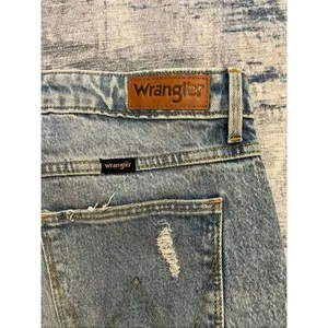 Wrangler Light Wash Distressed High Rise Bold Boot Women's Size 12 31 x 32 thumbnail 3