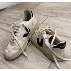 Veja V-10 Leather Sneakers Womens 7 White Black Low‎ Top Lace Up Shoes EUR 38 thumbnail 2