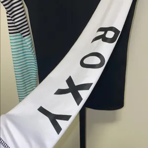 Roxy Black and White Long Sleeve Tee Size Medium thumbnail 3