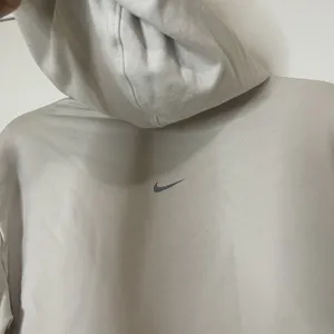 NIKE YOGA tan pullover cropped soft hoodie size small thumbnail 5