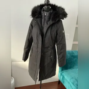 Women’s winter coat 🖤 EUC 🖤 Black Size M thumbnail 2