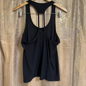 Beyond Yoga x Peloton Charcoal Gray Space‎ Dye Stretch Show Up Tank Med thumbnail 2