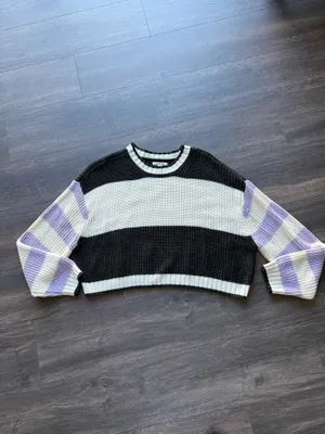 American Eagle Sweater Cropped thumbnail 2