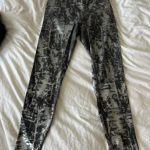 Lululemon Wunder Under High Rise Crinkle High Shine Foil Legging thumbnail 4