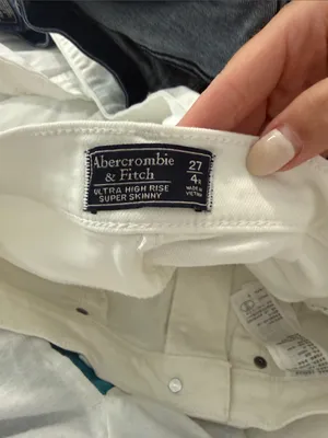 Abercrombie & Fitch women ultra high-rise, super skinny white jeans 27/4 thumbnail 3