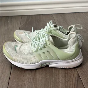 Nike Air White and Light Green Running Shoes thumbnail 5