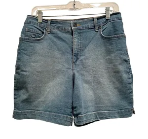 Gloria Vanderbilt Amanda Slimming‎ Denim Shorts Medium Wash Size 6 Jorts Casual thumbnail 1