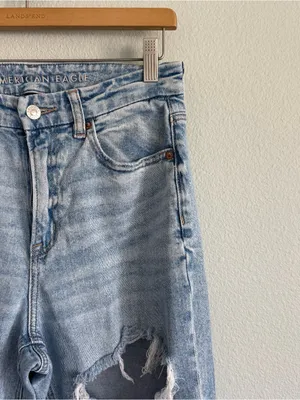American Eagle Distressed Baggy Jeans. Size 6 thumbnail 3