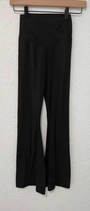 AERIE Black Cross Over waist Hi-Rise Flare Leggings Short Inseam Size Small thumbnail 1