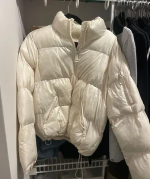 Cream Puffer Jacket Size L thumbnail 1