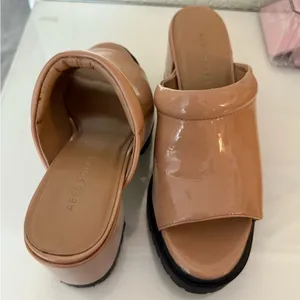 AEROSOLES ECHO platform sandals Women's Glossy Tan Mules size 7 thumbnail 7