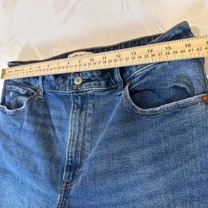 Abercrombie & Fitch Size 32/14 The Mom Hi Rise Curve Love‎ Distressed Denim Jeans thumbnail 3