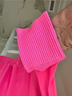 J & J Dropped Shoulder Neon Pink V-Lightweight V-Neck Sweater Size Medium thumbnail 4