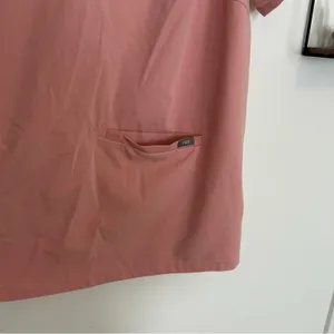 Figs Casma Three-Pocket Scrub Top Pink Plus Size 4XL‎ thumbnail 4
