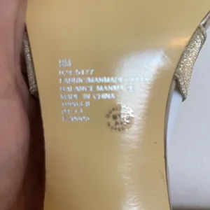 Liz Claiborne Gold‎ Heels thumbnail 5
