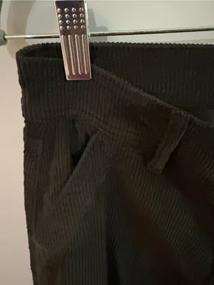American Eagle Women’s Dark Gray Corduroy Cargo Pants in size 4 Short. thumbnail 6