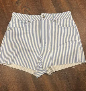 H&M Shorts thumbnail 1