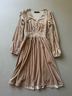 ZESICA Velvet Smocked Waist Midi Dress thumbnail 7
