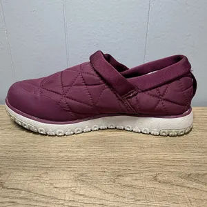 L.L. Bean‎ Quilted Ultralight Primaloft Waterproof Slip-On Shoes Berry Size 6 thumbnail 8