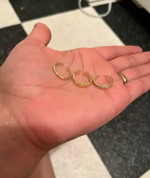 Gold Toe Rings thumbnail 1