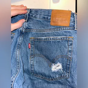 Levi’s Wedgie Straight Distressed Jeans thumbnail 8
