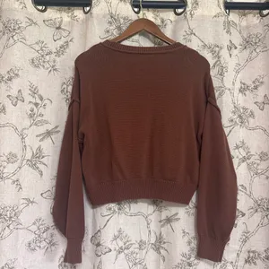 Brown Cropped Button thumbnail 2