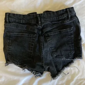 Zara black denim shorts thumbnail 3