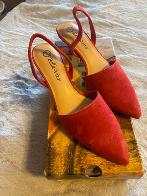 Bella Vita Suede Pumps! thumbnail 2