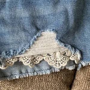 Wild Fable distressed high rise jean shorts size 16 thumbnail 4