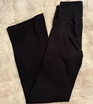 size small regular length "everything flare" American Eagle black flare leggings thumbnail 1