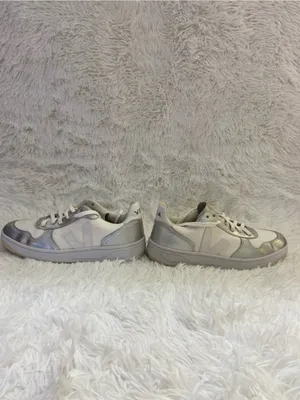 Veja Women’s White Sneakers with Iridescent Silver Accents. Size-7 thumbnail 4