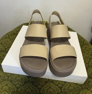 Crocs Literide Brooklyn Low Wedge Platform Sandal Size 10 Women'S Beige thumbnail 1