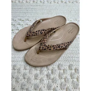 CROCS Women's 9 Kadee II Leopard Print Thong Flip Flop Sandal Shoes Tan thumbnail 2