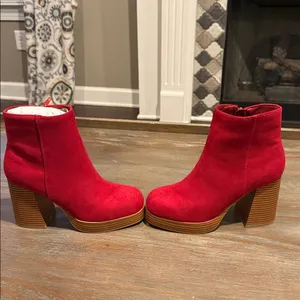 Sugar Women’s Ankle Boots Size 5.5‎ New Red Suede Block Heel Booties thumbnail 2