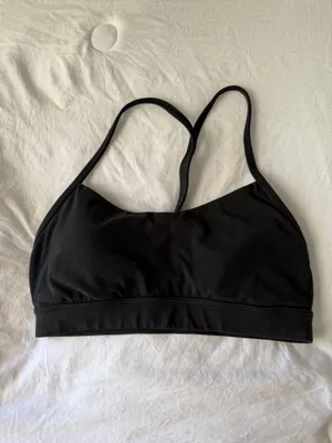 Lululemon Black Flow Y Bra Size 6 thumbnail 2